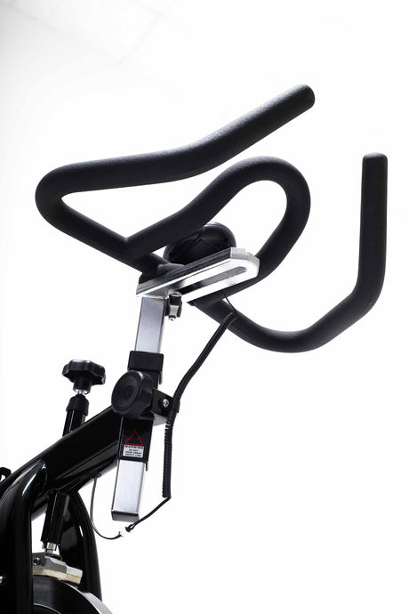 York Barbell CSB32 Indoor Training Bike Close up of multigrip handles bar
