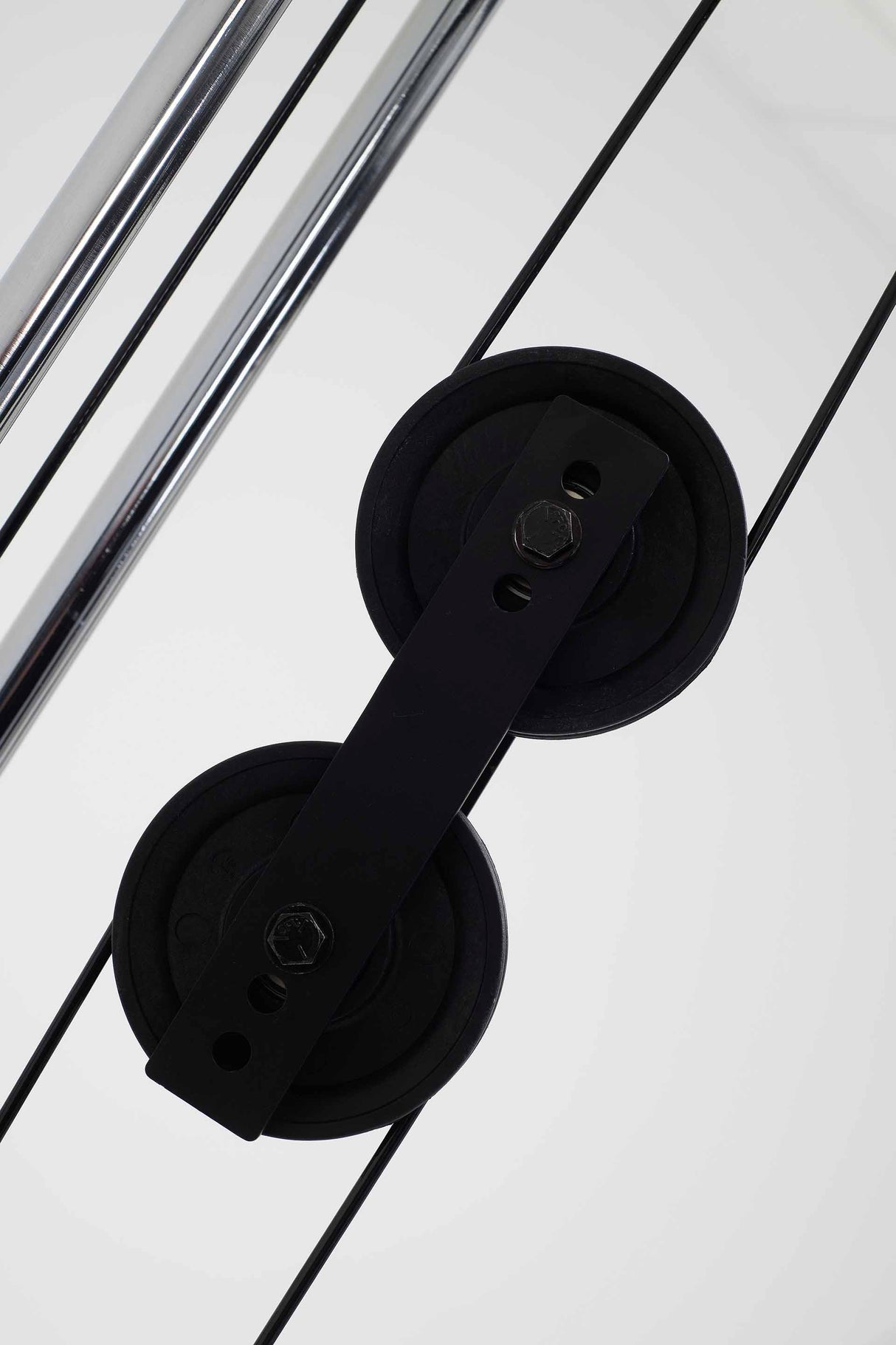 York Barbell C19P Olympic Power Cage close up of pulley system