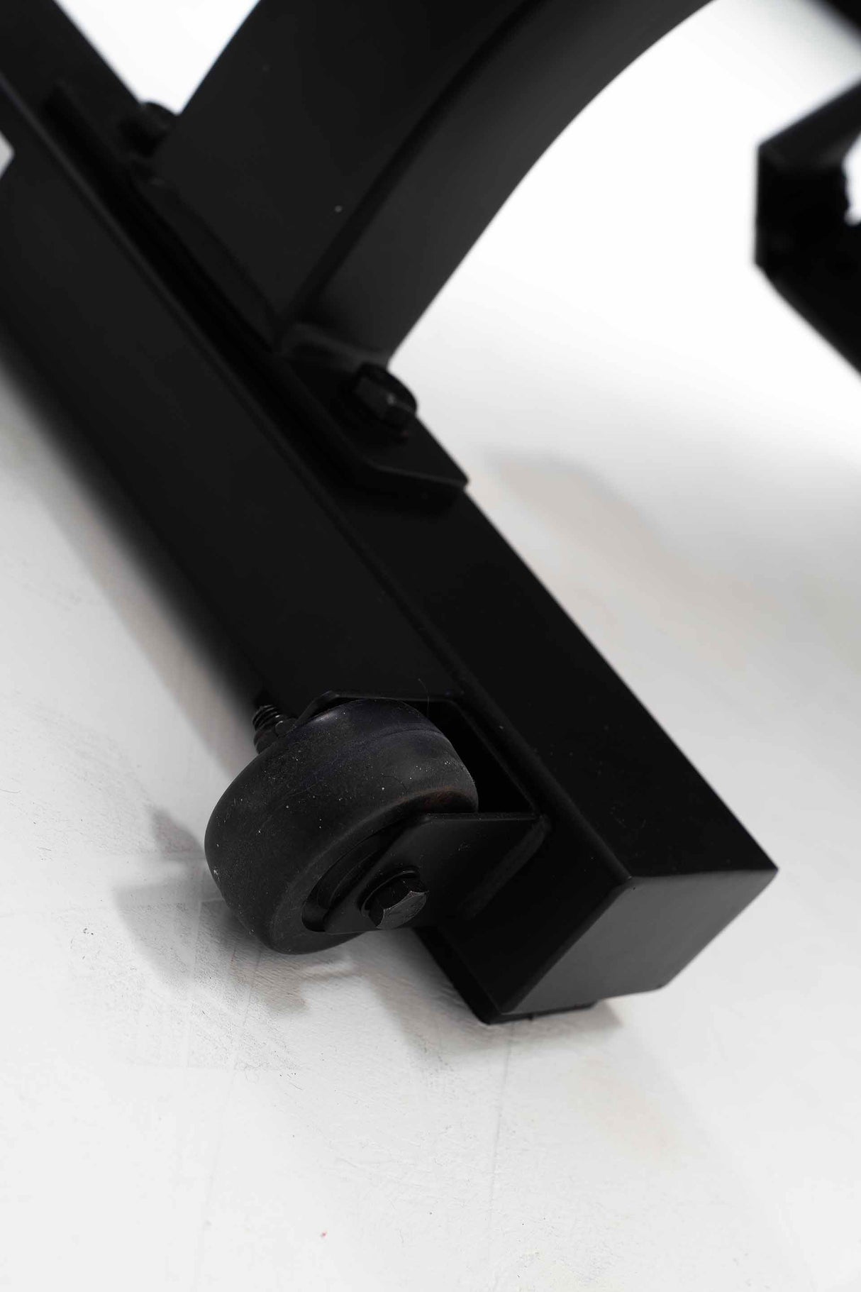 York Barbell C32DB Flat to Incline Dumbbell Bench close up of wheels